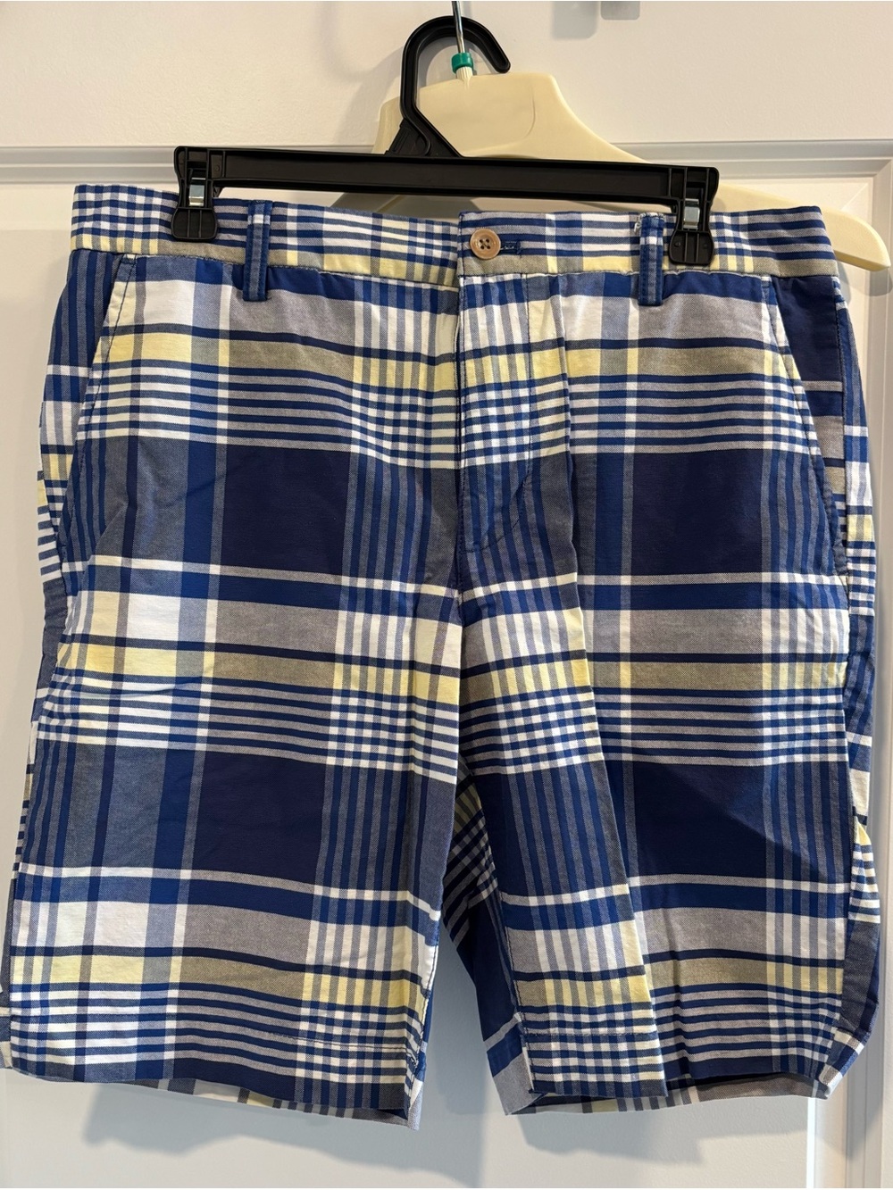 Chaps Navy, White & Yellow Plaid Stretch Shorts size 32